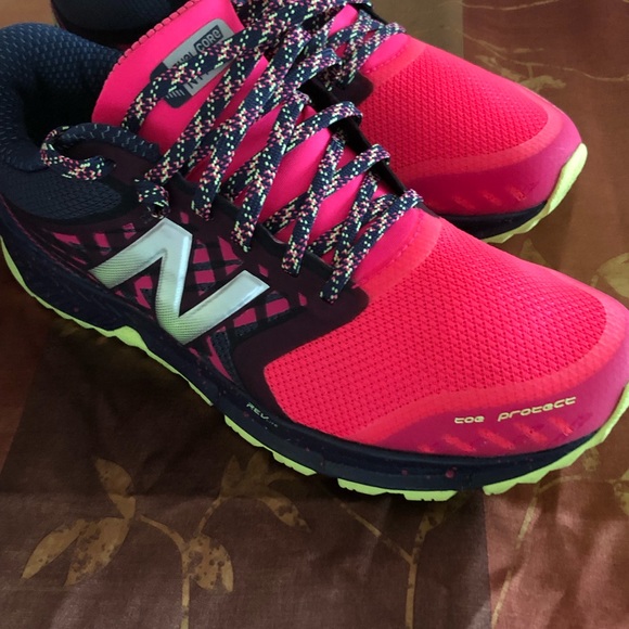 New Balance - Picture 4 of 5